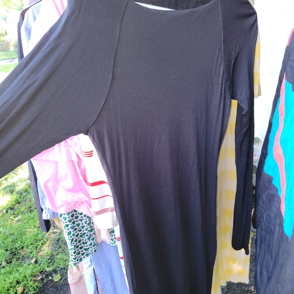 Long sleeved black dresa